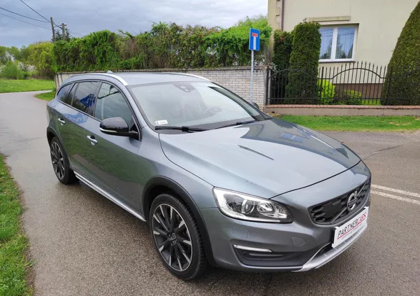 volvo v60 cross country mazowieckie Volvo V60 Cross Country cena 69900 przebieg: 191000, rok produkcji 2017 z Płock